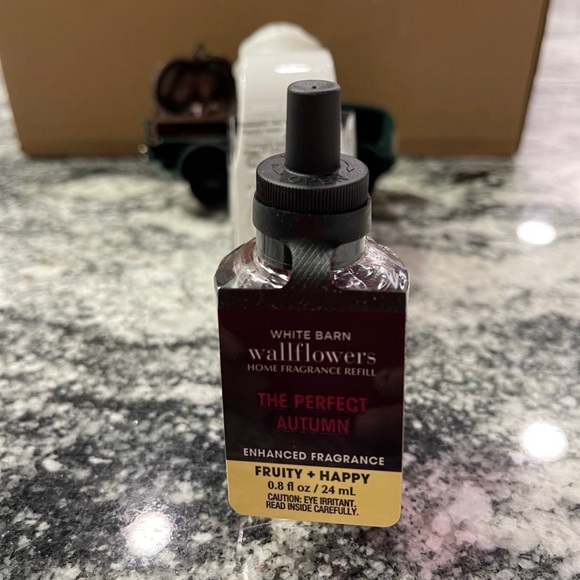 Bath and Body Works Fall Pumpkin Truck Plug and Scent bundle - Picture 10 of 11